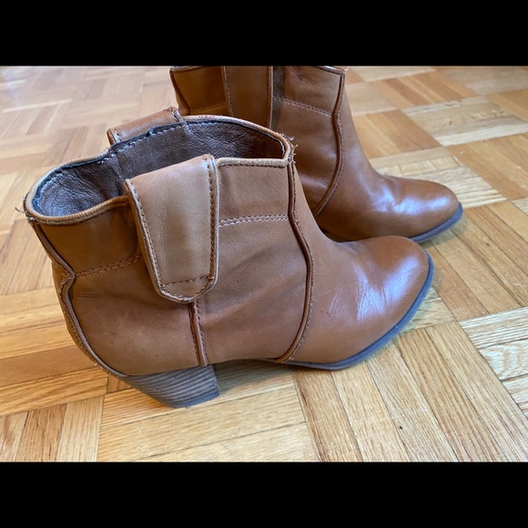 Also ankle boots - Picture 2 of 6
